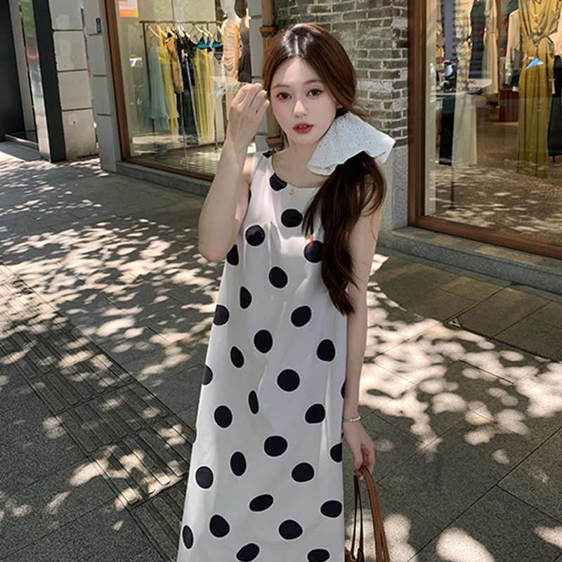 Real shot of a polka dot dress, new summer style, elegant retro sleeveless A-line long dress, loose and slimming vest dress.