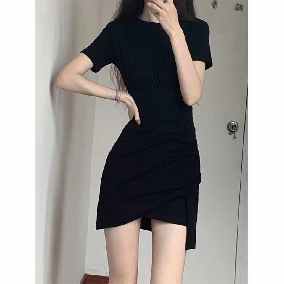 Hepburn-inspired sophisticated little black dress, 2025 new summer style, pleated design, asymmetrical, figure-hugging, and slimming.