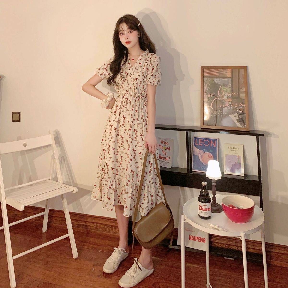 Women's summer French style plus size floral dress, slimming and flattering for curvy girls, mid-length and super elegant.