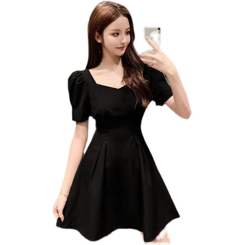 Summer Korean style women's dress with a slim waist, sexy square neck, puff sleeves, and elegant style.