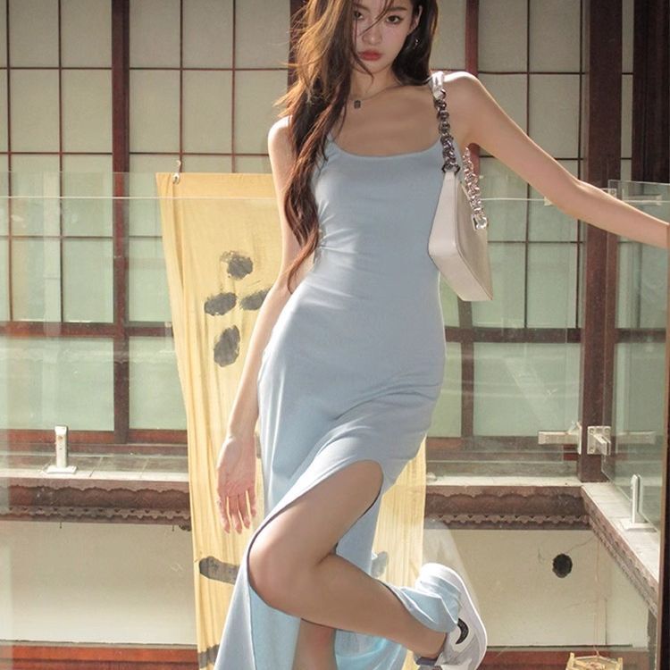 Pure and sexy sexy girl slim-fitting halter dress for summer, French style, sexy and mature, backless slit bodycon long dress