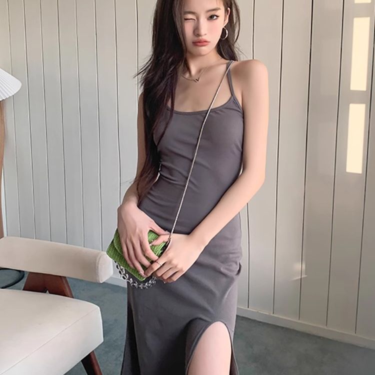 Pure and sexy sexy girl slim-fitting halter dress for summer, French style, sexy and mature, backless slit bodycon long dress