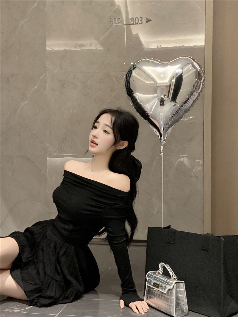 Pure and alluring French-style off-the-shoulder little black dress, spring style, elegant and fashionable, waist-cinching, slimming long-sleeved dress for women.