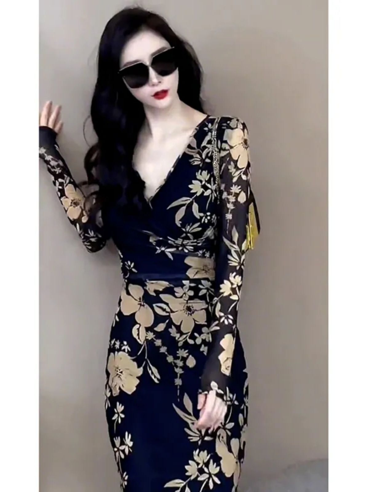 Luxury slimming autumn dress for women, long sleeves, youthful and trendy, new style, flattering and gentle, niche bodycon dress.