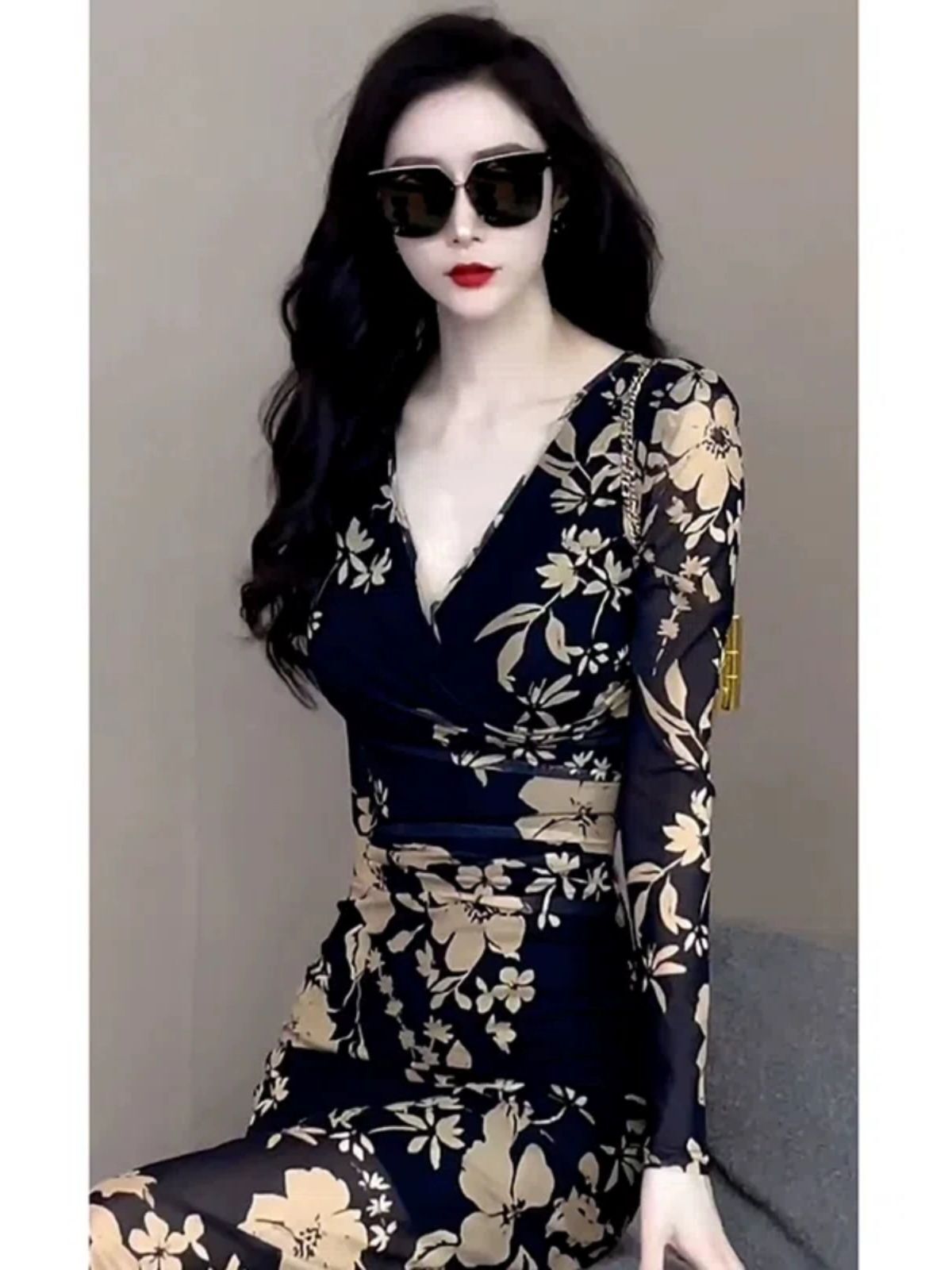 Luxury slimming autumn dress for women, long sleeves, youthful and trendy, new style, flattering and gentle, niche bodycon dress.