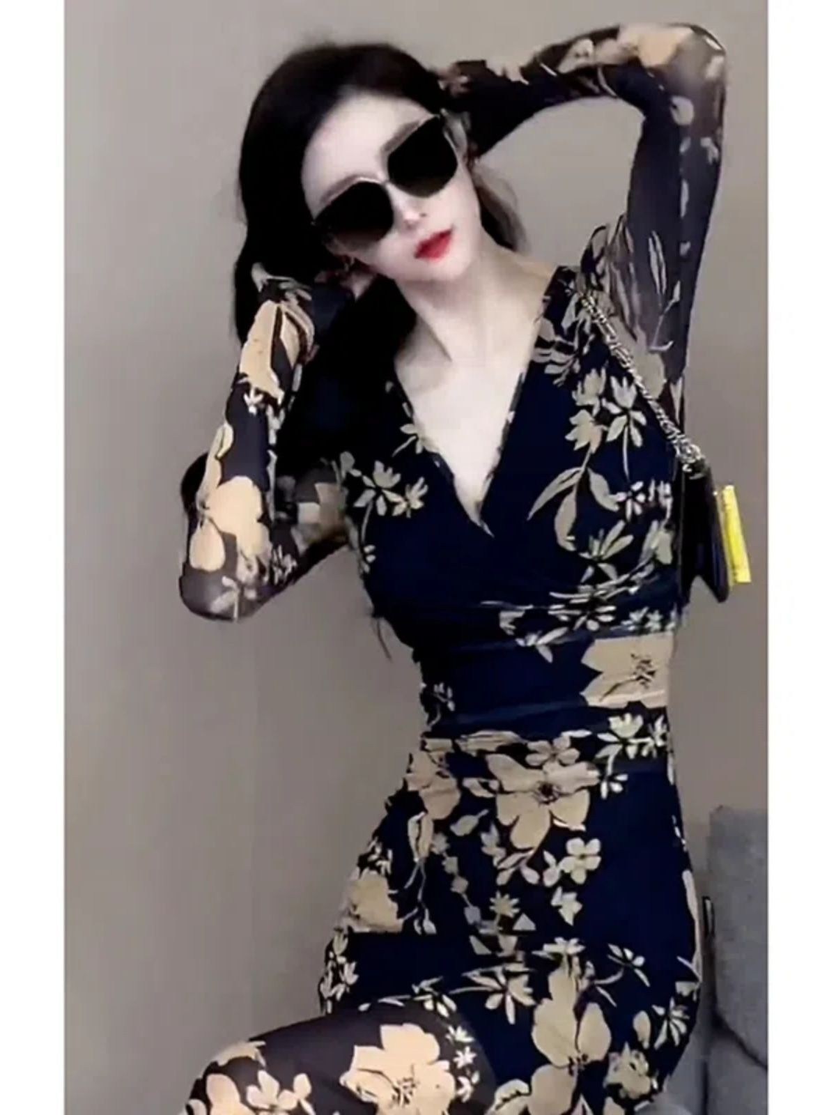 Luxury slimming autumn dress for women, long sleeves, youthful and trendy, new style, flattering and gentle, niche bodycon dress.