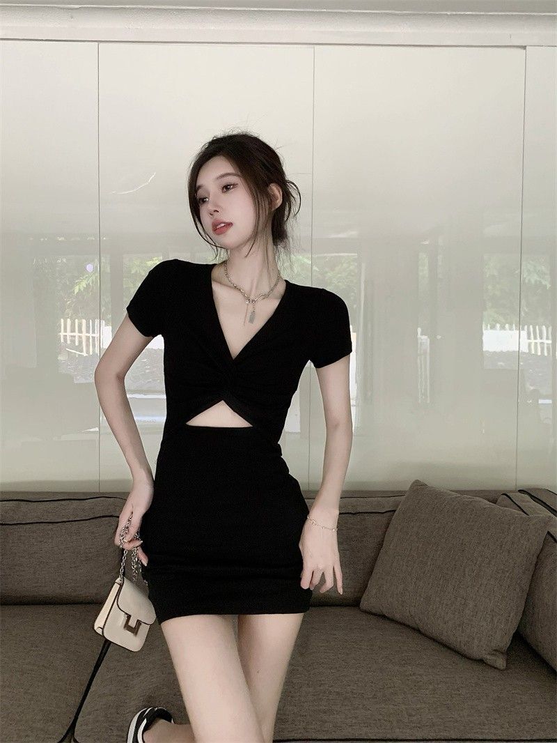 Sexy and sexy hollow-out V-neck short-sleeved dress for summer, white, elegant cross-over waist-cinching bodycon skirt.