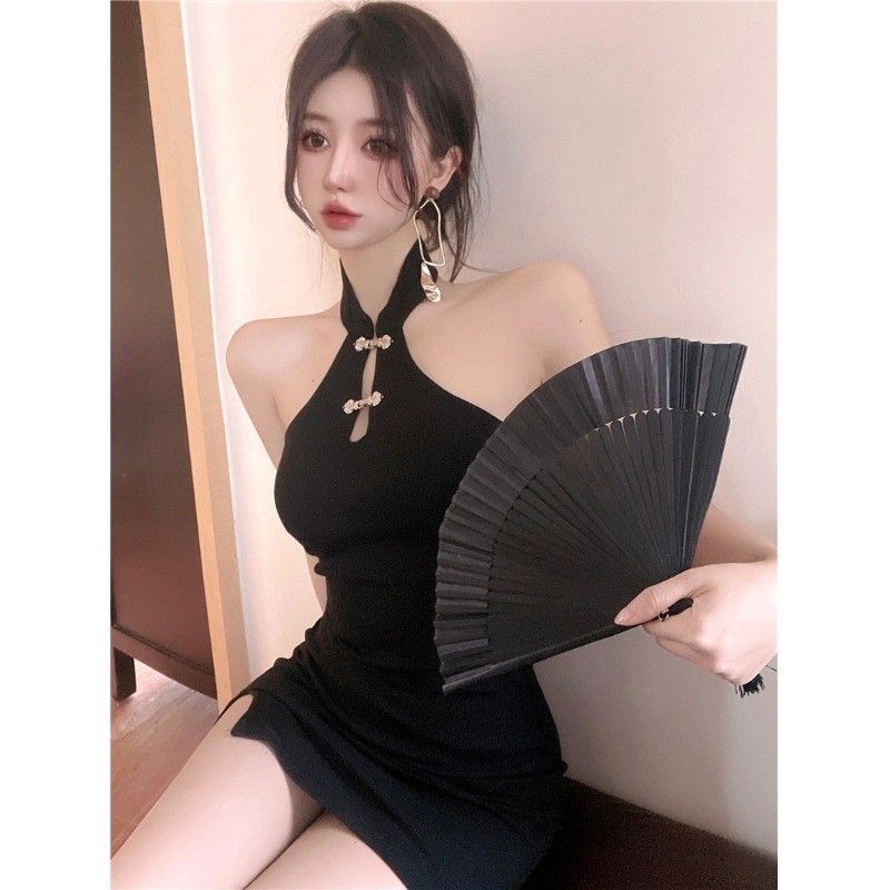 Live Stream Outfit: Young and Sexy Black Off-Shoulder Halter Neck Modified Cheongsam Dress for Female Anchors