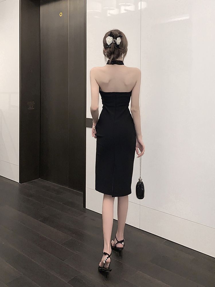 French-style off-shoulder halter neck strapless dress, 2024 new style, slim fit, green, sexy, perfect for a birthday party.