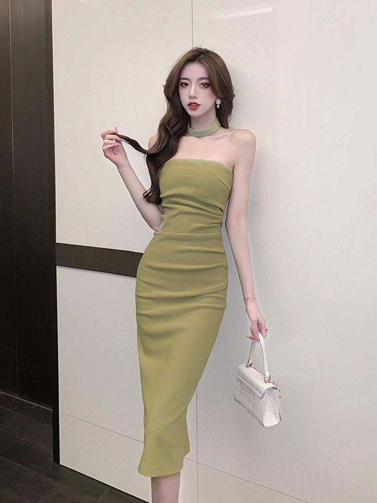 French-style off-shoulder halter neck strapless dress, 2024 new style, slim fit, green, sexy, perfect for a birthday party.