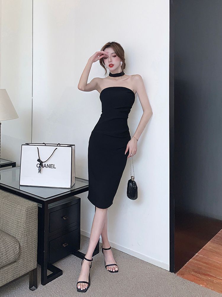 French-style off-shoulder halter neck strapless dress, 2024 new style, slim fit, green, sexy, perfect for a birthday party.