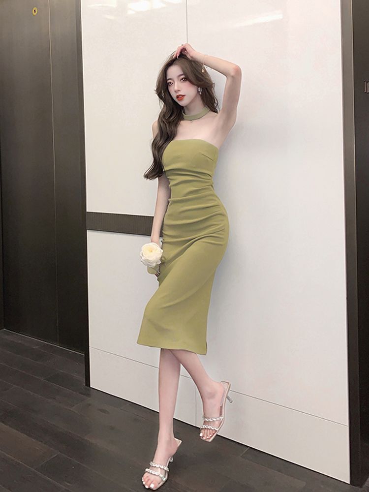French-style off-shoulder halter neck strapless dress, 2024 new style, slim fit, green, sexy, perfect for a birthday party.