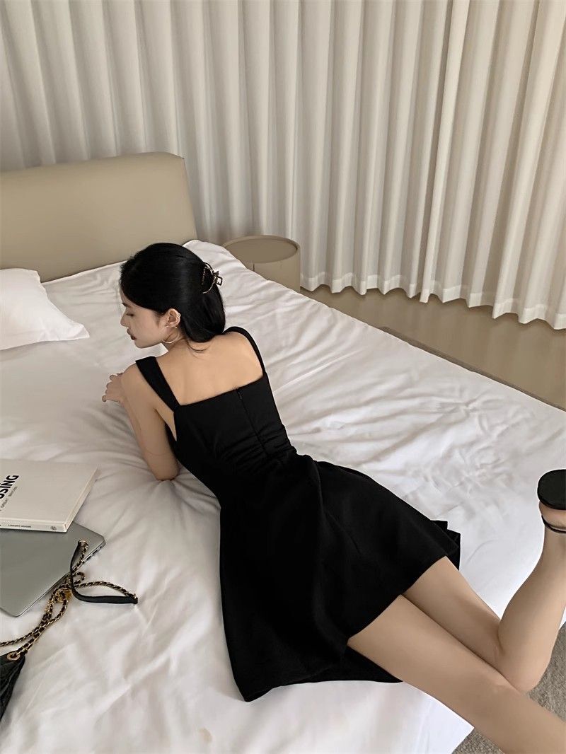 Hepburn-style little black dress, elegant vest dress, women's summer niche, waist-cinching, slimming suspender dress, A-line short skirt
