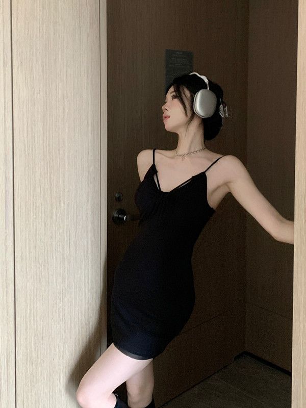 Women's summer sexy strapless dress with padded bra and mesh straps, featuring a unique and sexy design.