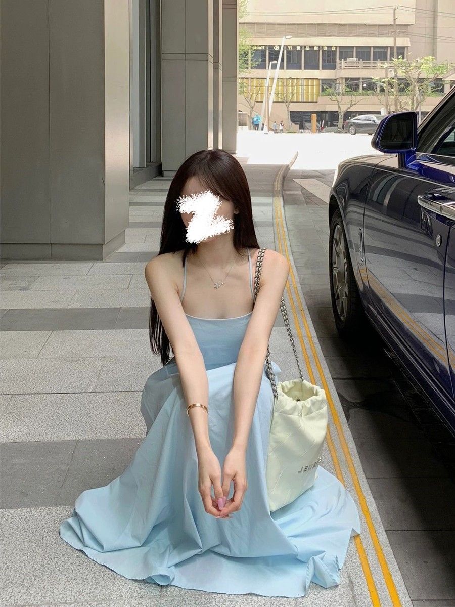 French-style blue sundress for women, summer style, high-quality feel, pear-shaped figure, beach vacation maxi dress