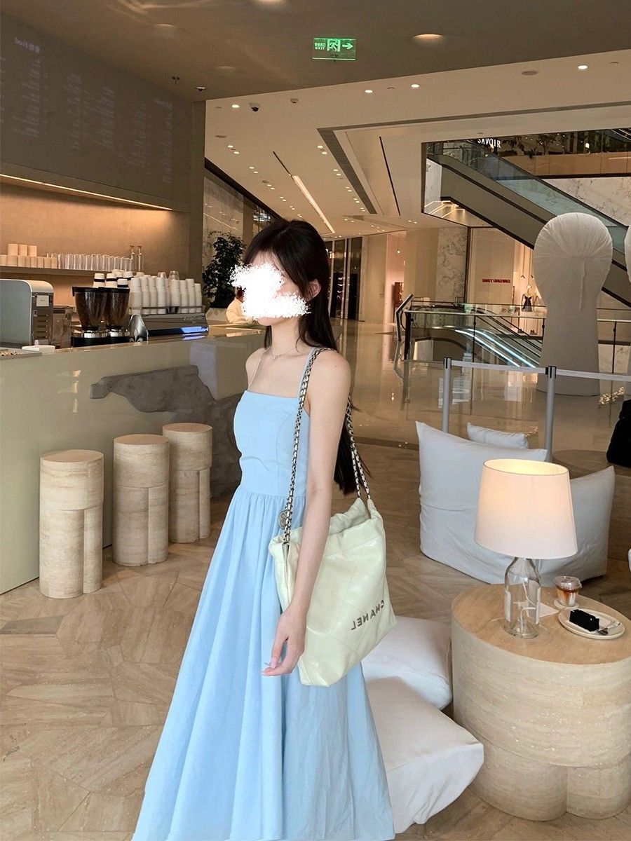 French-style blue sundress for women, summer style, high-quality feel, pear-shaped figure, beach vacation maxi dress