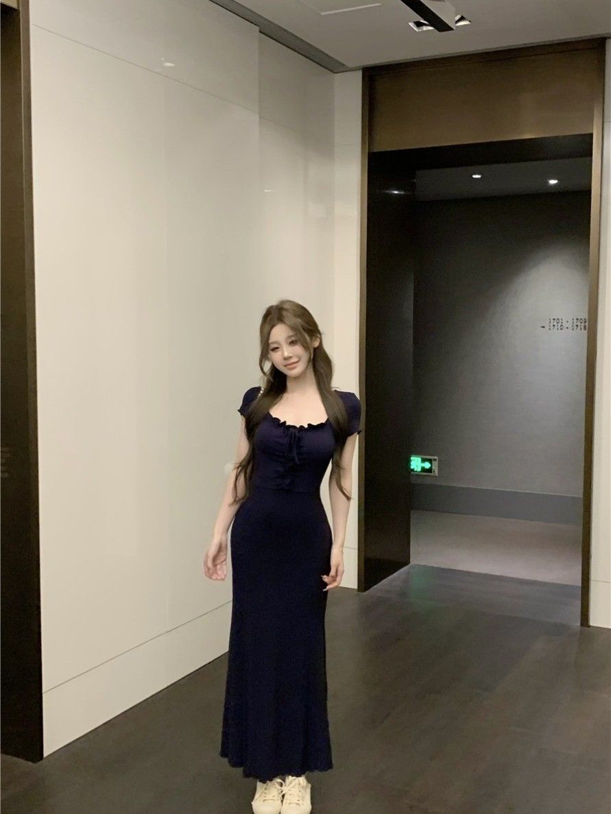 Navy blue square neck dress, 2024 summer style, sexy, slim waist, alluring, mom-style, bodycon, mermaid length.