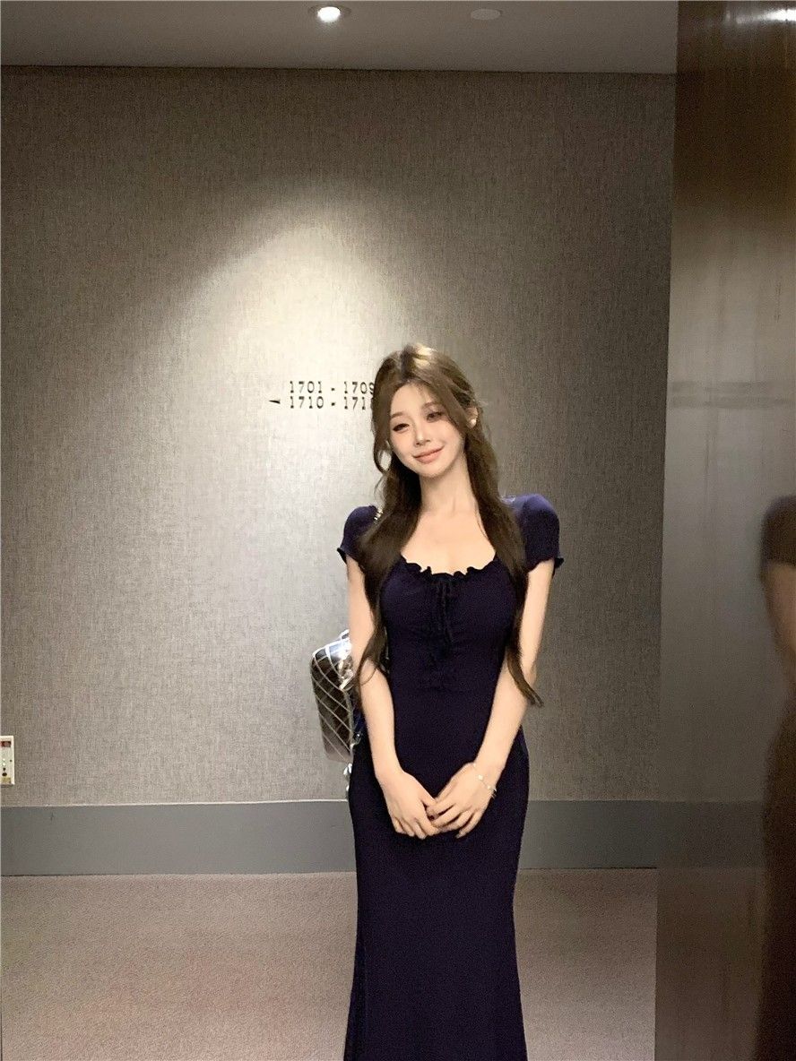 Navy blue square neck dress, 2024 summer style, sexy, slim waist, alluring, mom-style, bodycon, mermaid length.