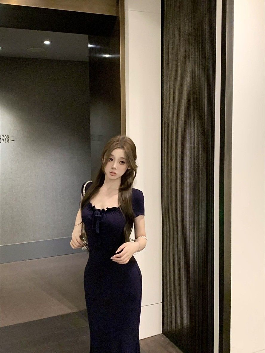 Navy blue square neck dress, 2024 summer style, sexy, slim waist, alluring, mom-style, bodycon, mermaid length.