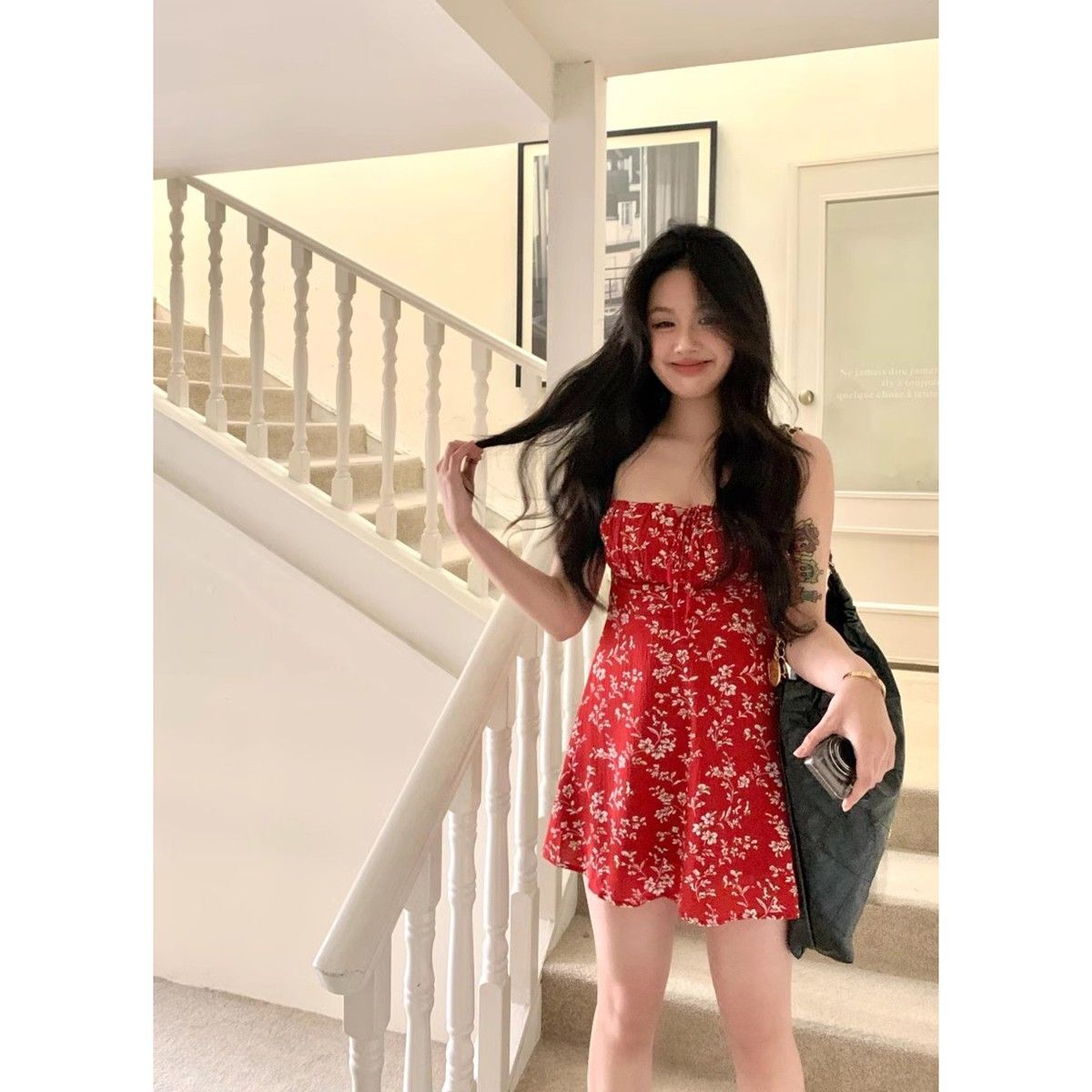 Red floral print sundress for women, new spring 2024 style, sexy, waist-cinching, slimming A-line dress.