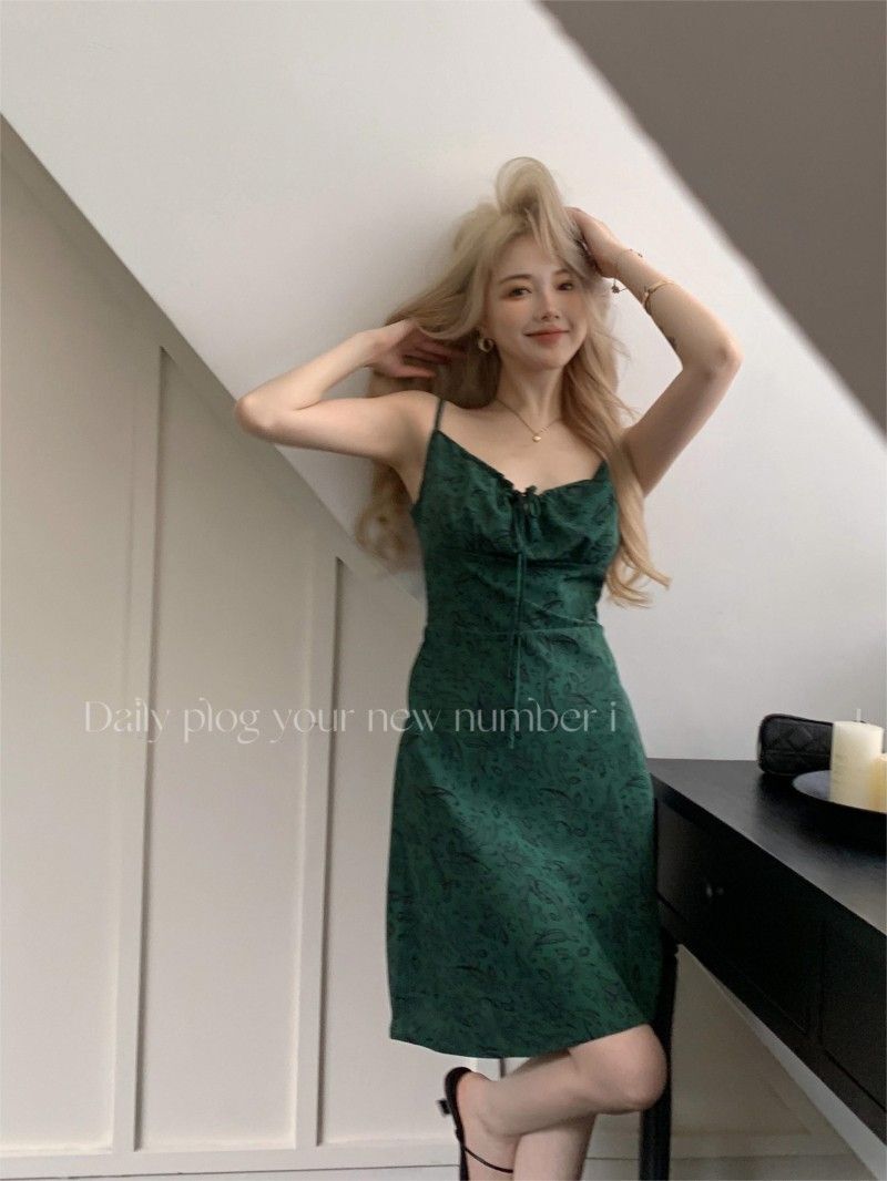 Green sleeveless floral print sundress for women, summer 2024 new style, petite, tea break, French pear shape.