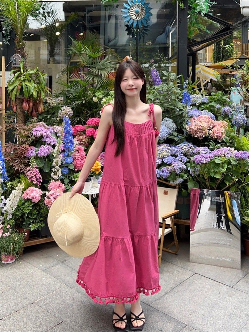 Niche design tassel halter dress for women, perfect for summer beach vacations, gentle style, loose fit, slimming and elegant long dress.