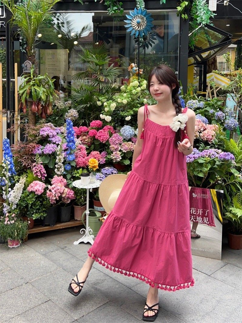 Niche design tassel halter dress for women, perfect for summer beach vacations, gentle style, loose fit, slimming and elegant long dress.