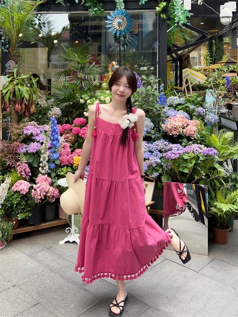 Niche design tassel halter dress for women, perfect for summer beach vacations, gentle style, loose fit, slimming and elegant long dress.