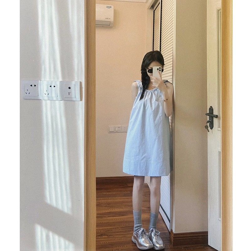 French sweet and fresh blue sleeveless suspender dress for women, new summer style, 2025, straight and short.