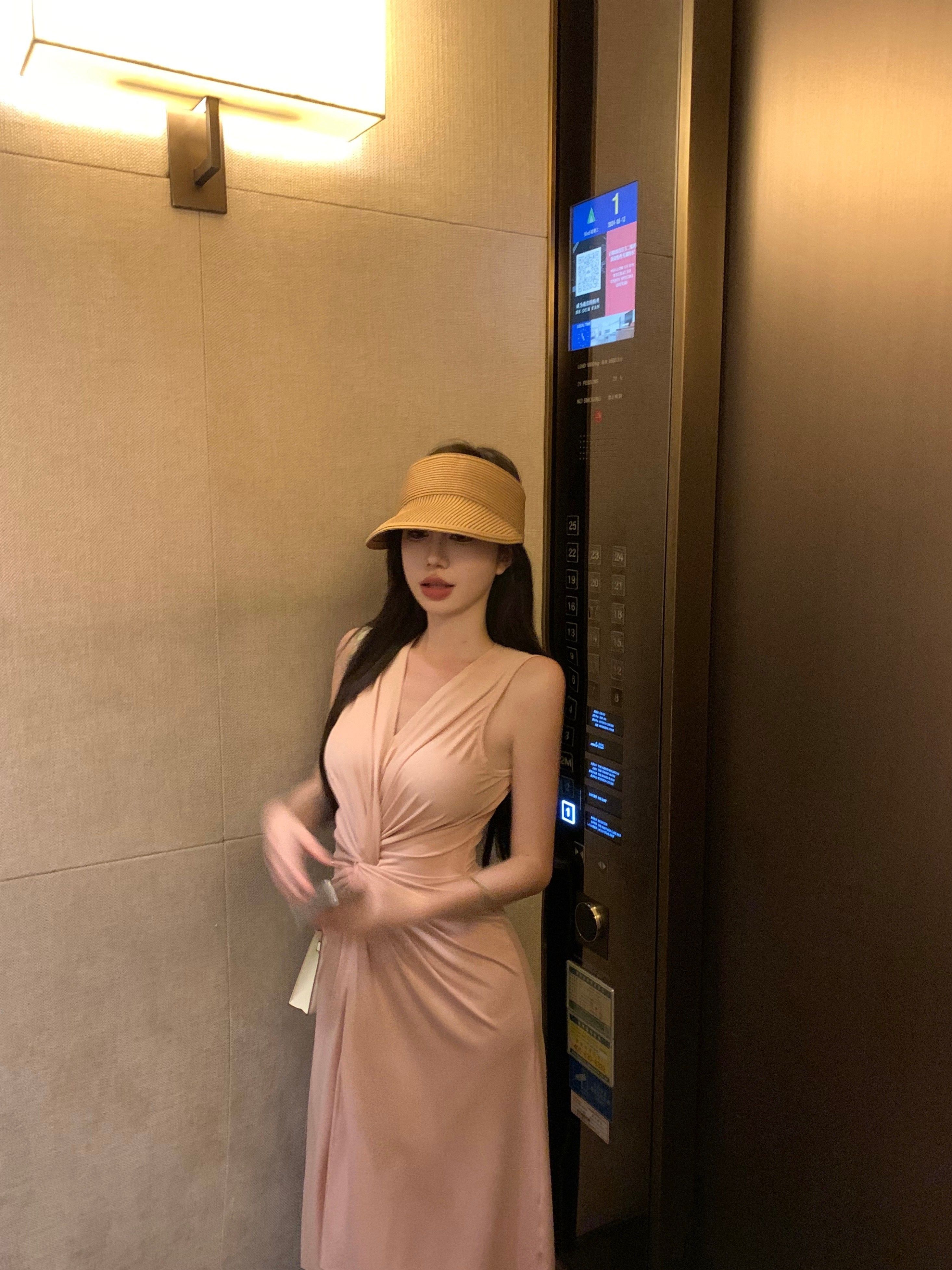 French-style elegant pink sleeveless dress for women, perfect for summer, with a pleated V-neck, fitted waist, and bodycon silhouette.