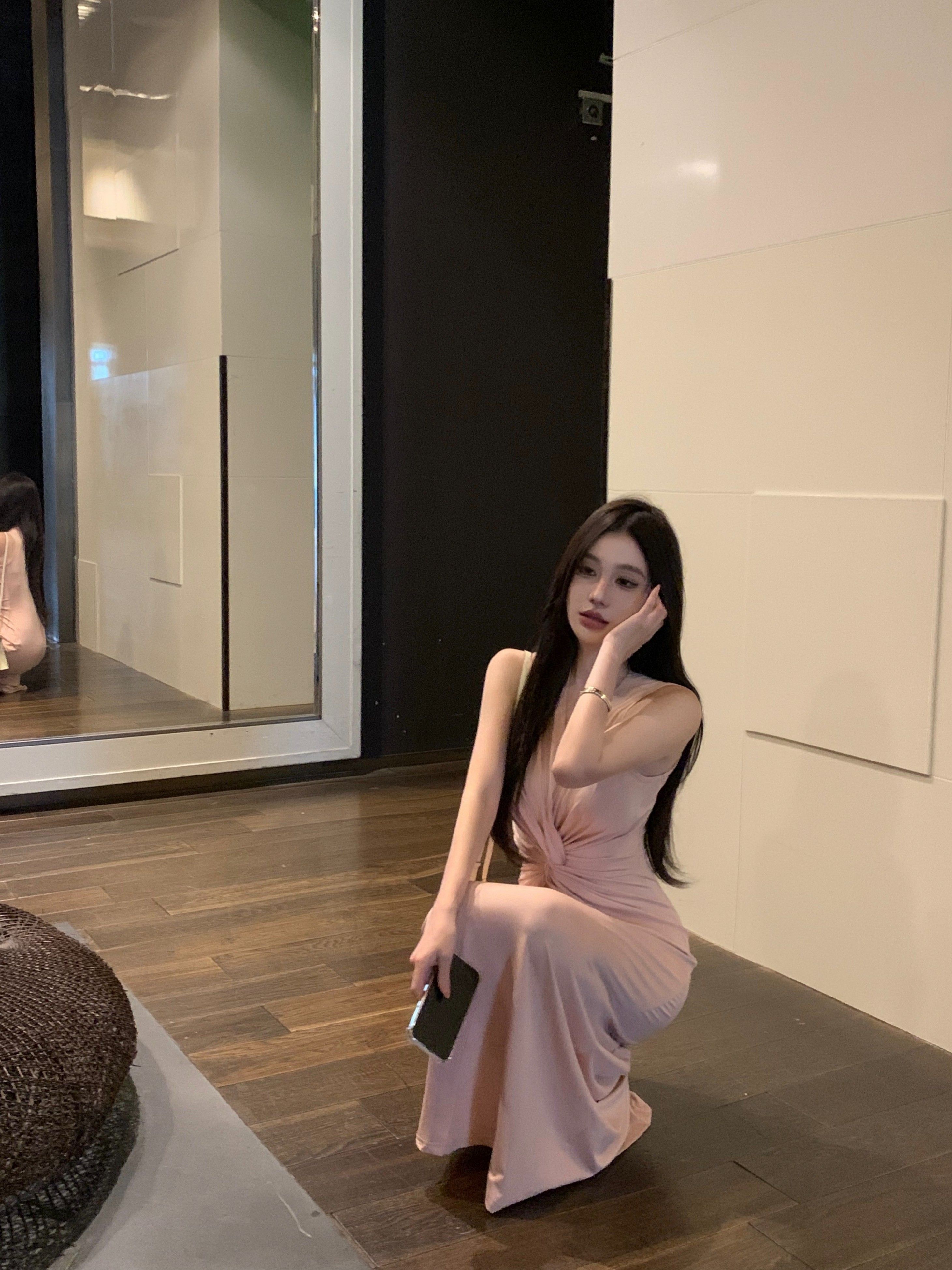 French-style elegant pink sleeveless dress for women, perfect for summer, with a pleated V-neck, fitted waist, and bodycon silhouette.