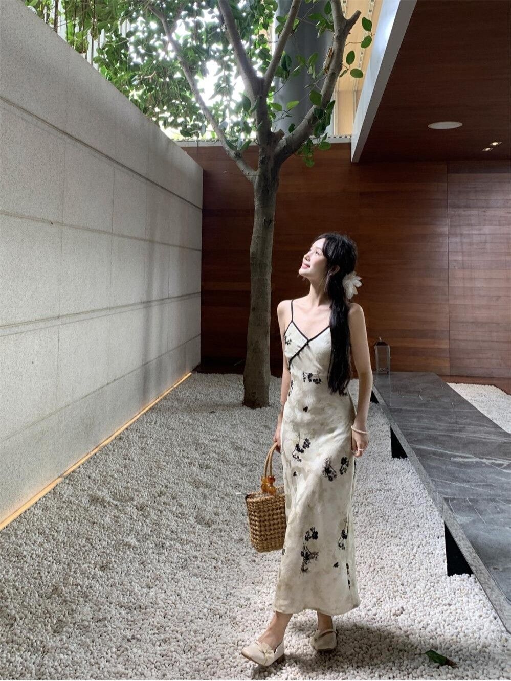 New Chinese style printed halter dress for women, summer new style, Chinese style button V-neck, waist-cinching, slimming, hip-hugging long dress.