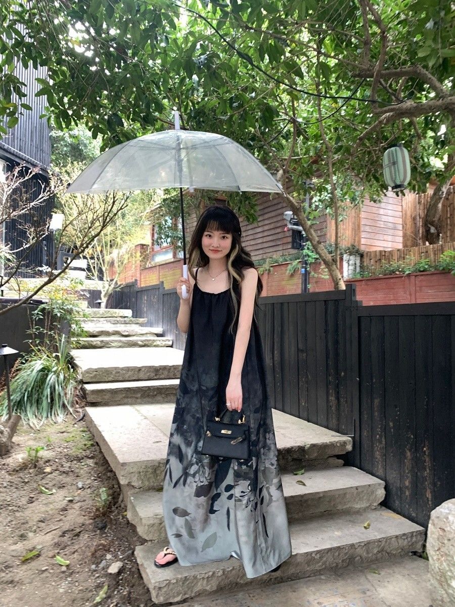 New Chinese style tie-dye floral print halter dress for women, summer design, loose long dress, elegant sleeveless A-line skirt.