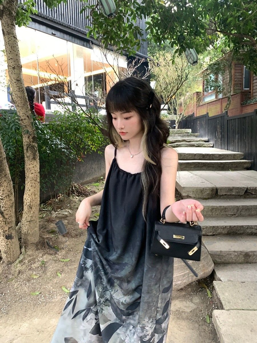 New Chinese style tie-dye floral print halter dress for women, summer design, loose long dress, elegant sleeveless A-line skirt.