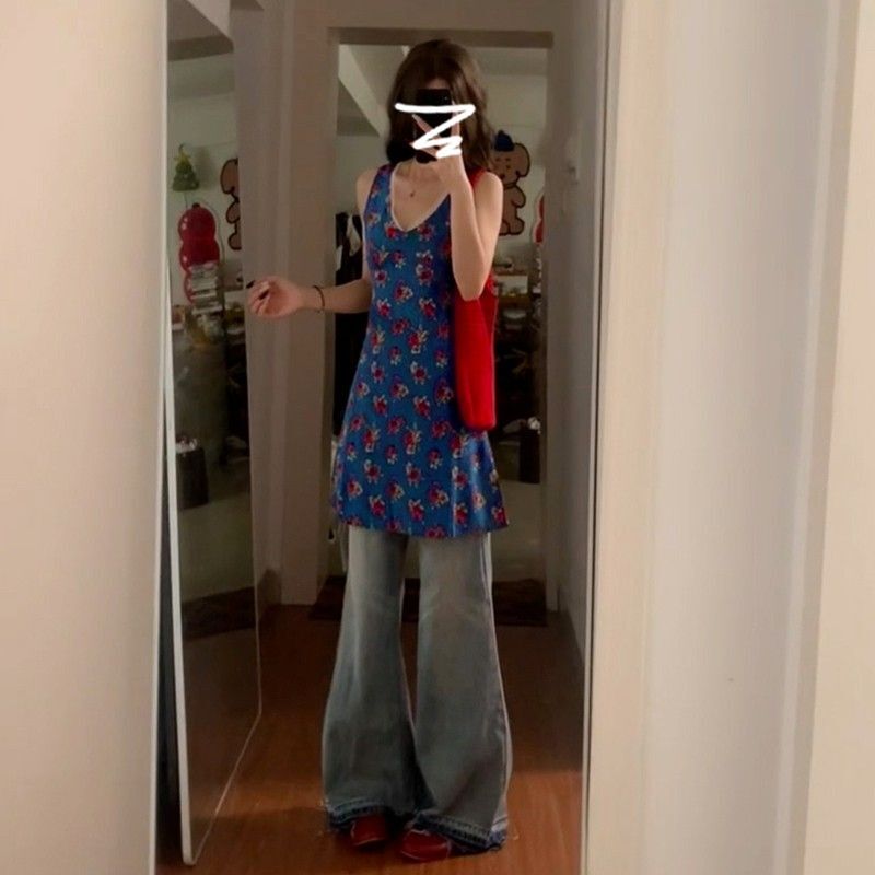 French-style blue sleeveless floral print vest dress for women, new summer 2025 style, beach vacation vibe.