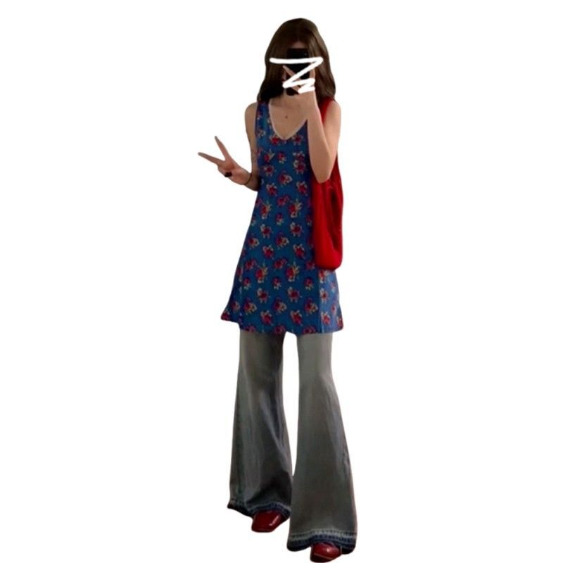 French-style blue sleeveless floral print vest dress for women, new summer 2025 style, beach vacation vibe.