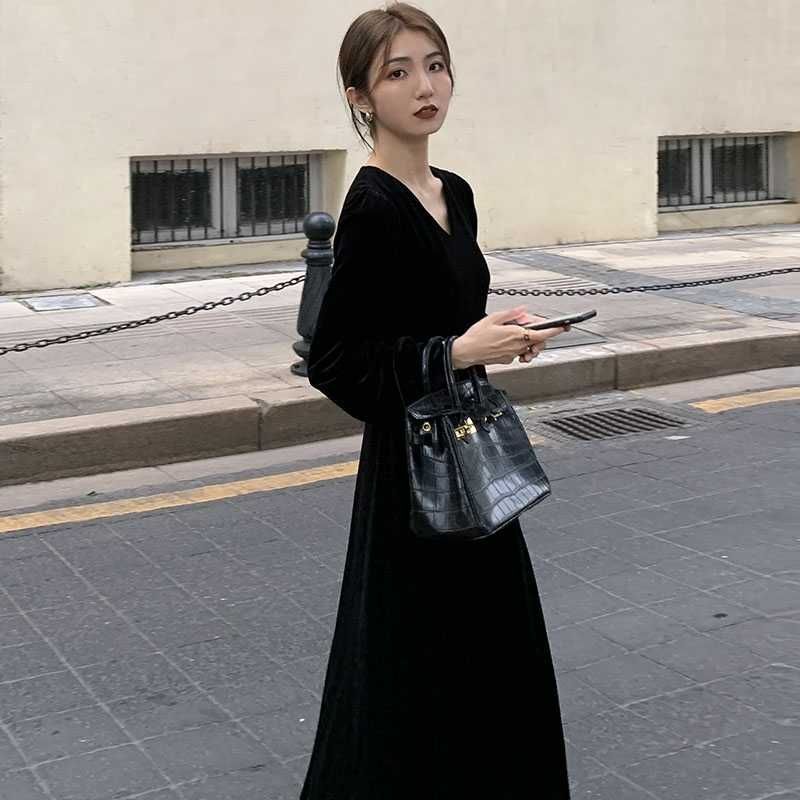 Early Autumn Women's Hepburn-style Little Black Dress Evening Gown with Coat Base Layer Black Velvet Dress for Autumn and Winter