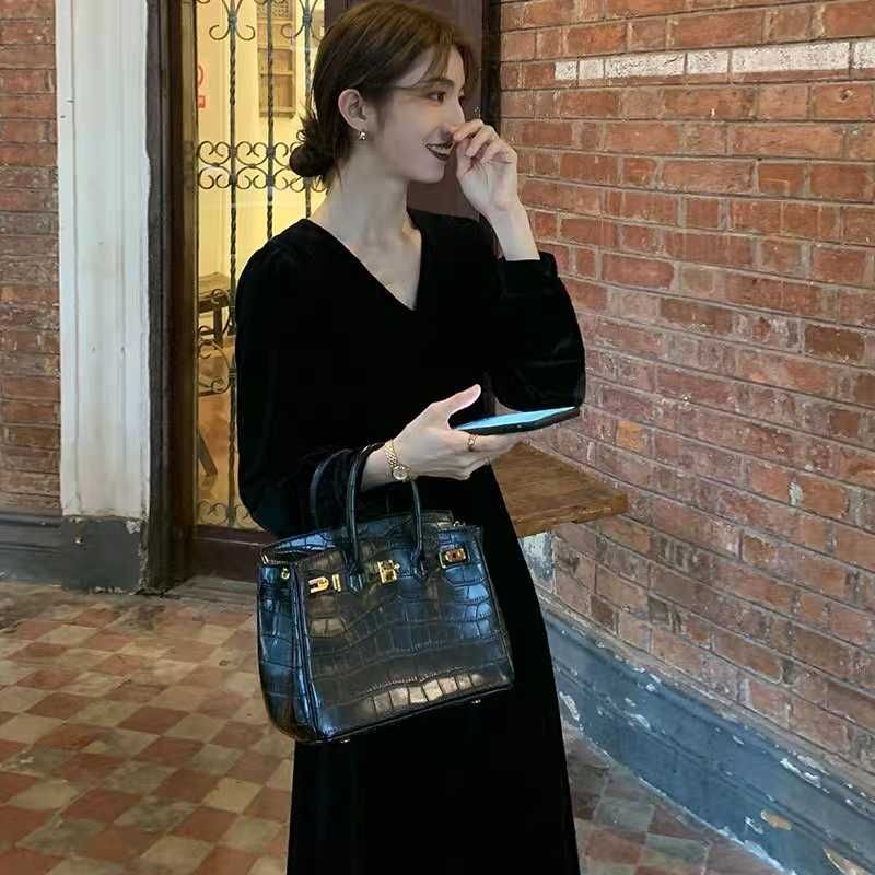 Early Autumn Women's Hepburn-style Little Black Dress Evening Gown with Coat Base Layer Black Velvet Dress for Autumn and Winter