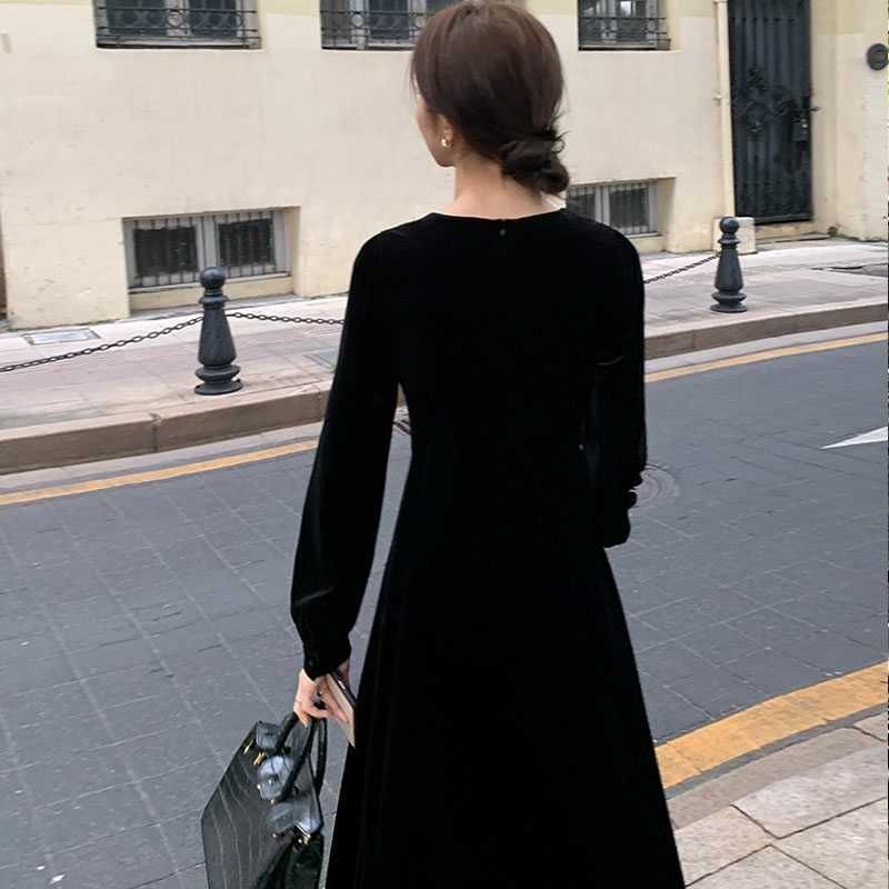 Early Autumn Women's Hepburn-style Little Black Dress Evening Gown with Coat Base Layer Black Velvet Dress for Autumn and Winter