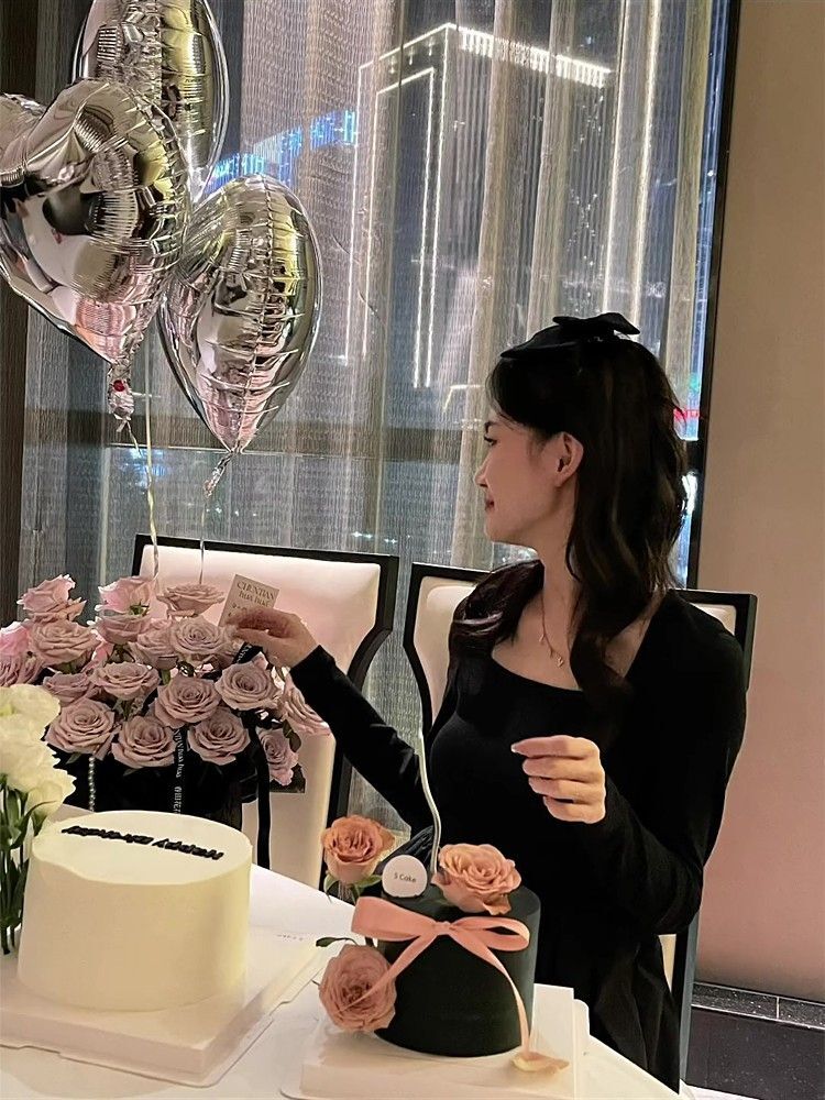 French-style square neck long-sleeved dress for women, autumn and winter, Hepburn style, versatile and slimming, knitted patchwork base long dress