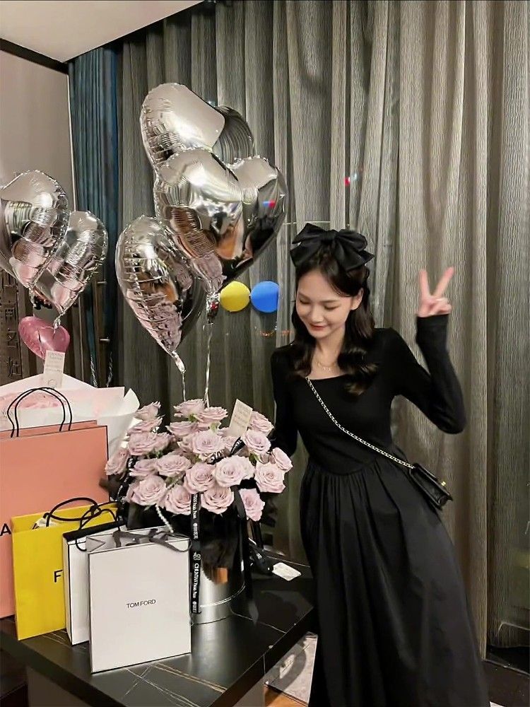 French-style square neck long-sleeved dress for women, autumn and winter, Hepburn style, versatile and slimming, knitted patchwork base long dress