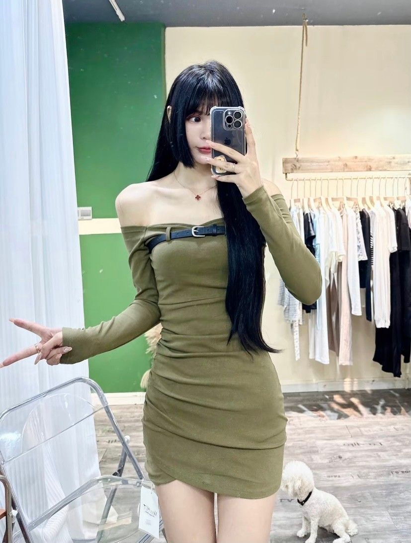 Korean style, Daedongmun belt strapless off-shoulder long-sleeved dress, sexy pleated crossbody mini skirt, autumn.