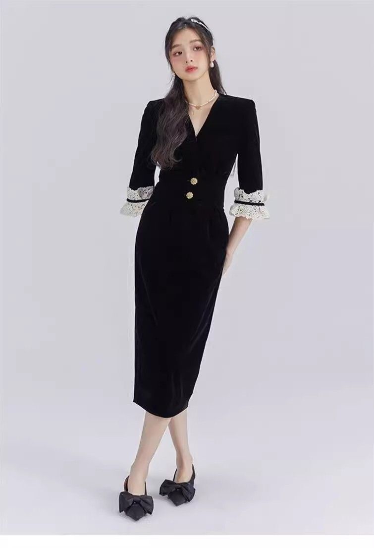 High-end sexy velvet classic elegant spring French style black V-neck retro commuter high waist slimming new arrival for mid-winter