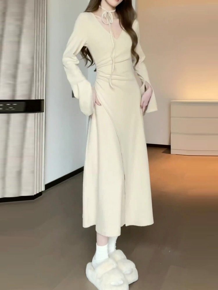 Gentle and sexy V-neck knitted dress, new autumn and winter style, elegant, slimming, waist-cinching, hip-hugging, long dress with ties.