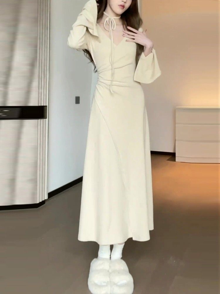 Gentle and sexy V-neck knitted dress, new autumn and winter style, elegant, slimming, waist-cinching, hip-hugging, long dress with ties.
