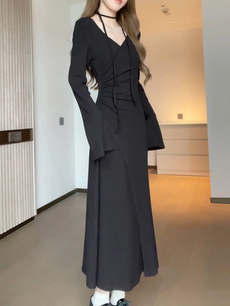 Gentle and sexy V-neck knitted dress, new autumn and winter style, elegant, slimming, waist-cinching, hip-hugging, long dress with ties.