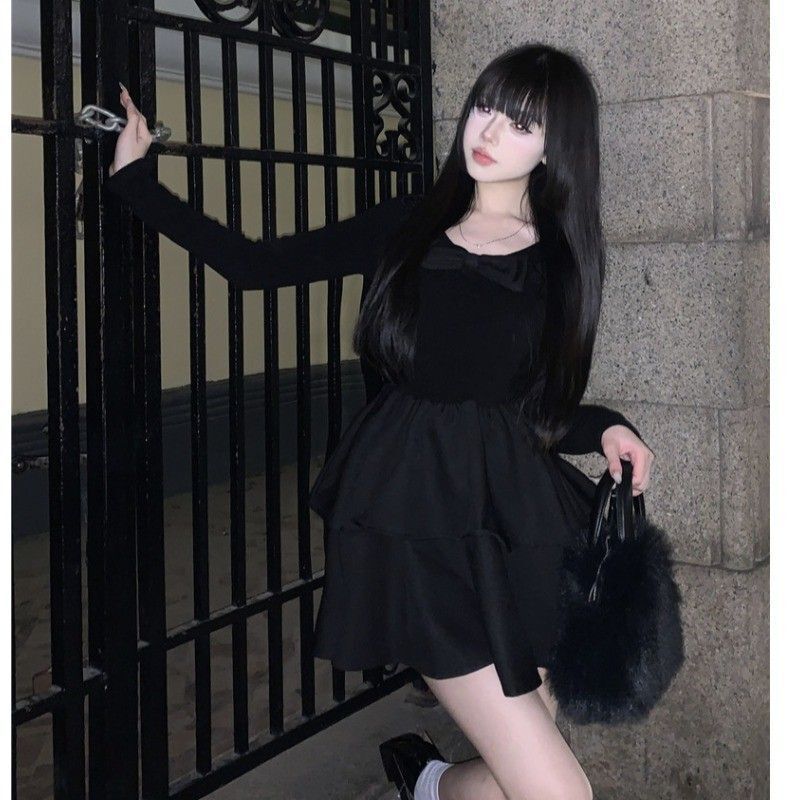 French Hepburn style inner cake dress for women, sweet and elegant autumn and winter, waist-cinching bow dress, unique style for petite women.