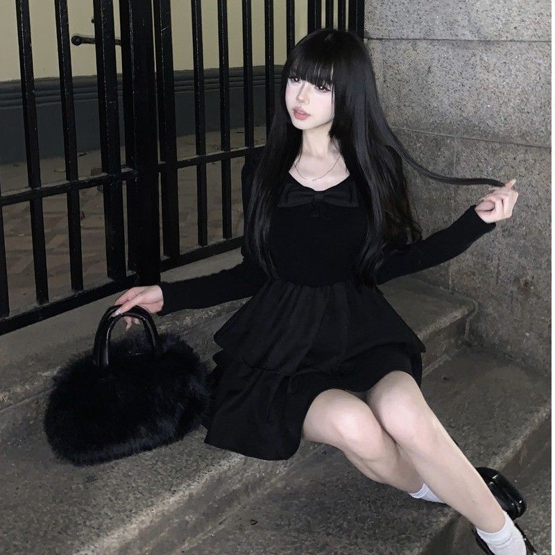 French Hepburn style inner cake dress for women, sweet and elegant autumn and winter, waist-cinching bow dress, unique style for petite women.