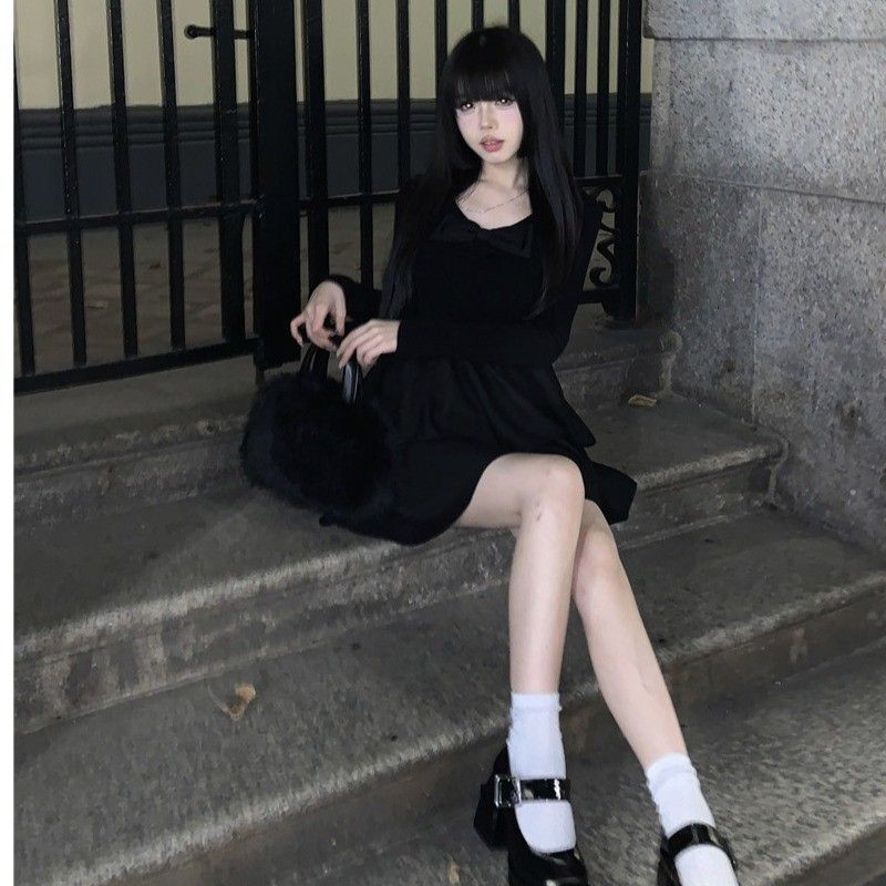 French Hepburn style inner cake dress for women, sweet and elegant autumn and winter, waist-cinching bow dress, unique style for petite women.