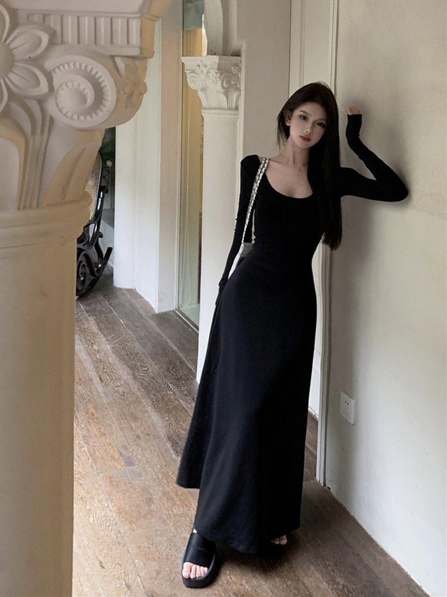 Black sexy Hepburn-style long-sleeved dress for autumn and winter, French hot girl style, backless, waist-cinching A-line long skirt